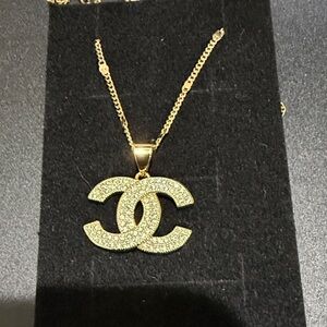 New Gold tone with rhinestones Pendant Necklace 24"